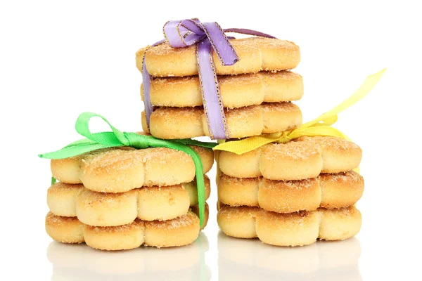 Biscoitos doces amarrados com fitas coloridas isoladas em branco — Fotografia de Stock