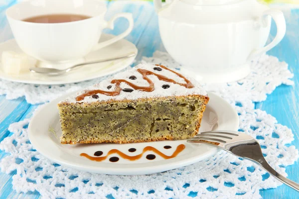 Delicious poppy seed cake with cup of tea on table close-up — Stock Photo, Image