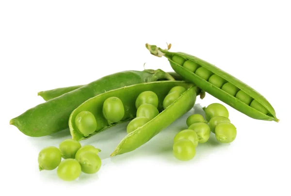 Guisantes verdes dulces aislados en blanco — Foto de Stock