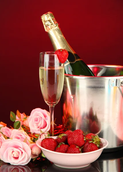 Romantic still life with champagne, strawberry and pink roses, on dark color background — Stock Photo, Image