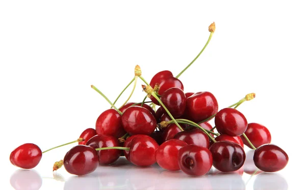 Beaucoup de cerises rouges mûres isolées sur blanc — Photo