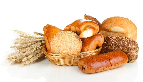 Verschiedene Brotsorten isoliert auf weiß — Stockfoto