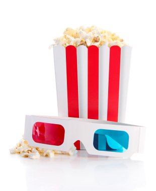 patlamış mısır ve üzerinde beyaz izole 3d gözlük