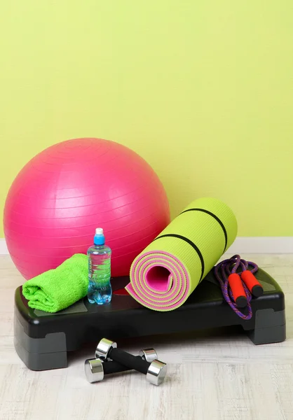 Diversi strumenti per il fitness in camera — Foto Stock