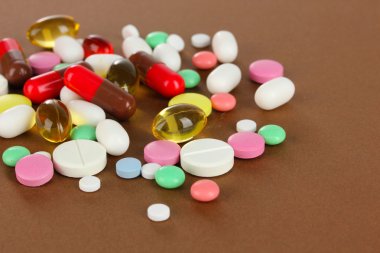 hap, Tablet ve kapsül üzerinde kahverengi zemin çeşitleri