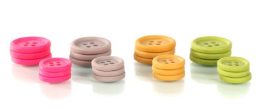 parlak renkli düğmeler üzerinde beyaz izole