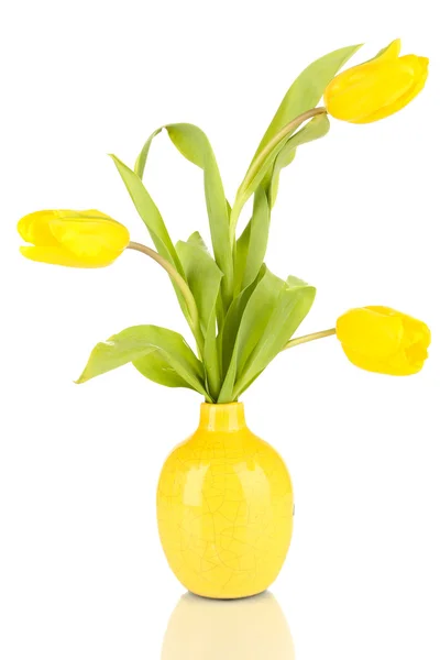 Gele tulpen in de vaas geïsoleerd op wit — Stockfoto