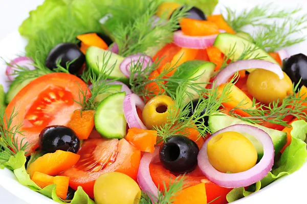 Salade fraîche dans une assiette — Photo