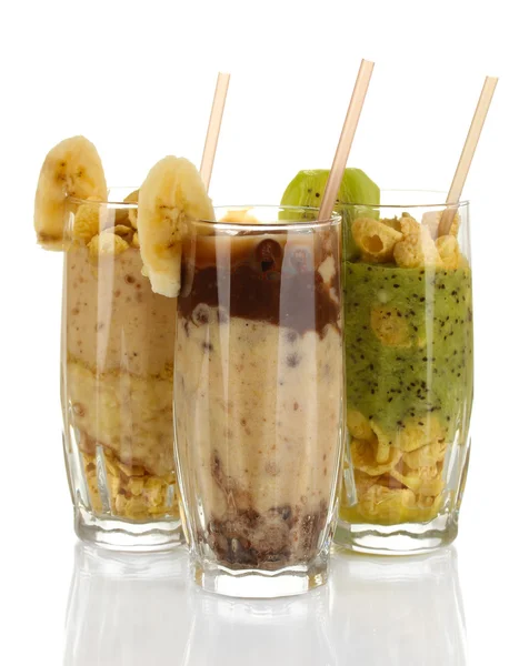 Lekker fruit smoothies geïsoleerd op wit — Stockfoto