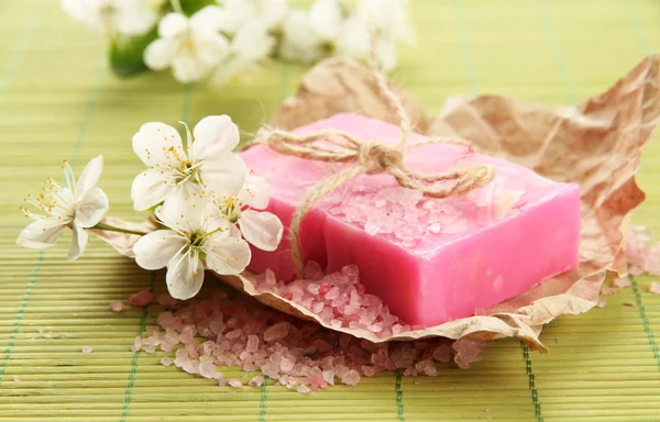 Natural handmade soap on bamboo mat — Stock Photo, Image