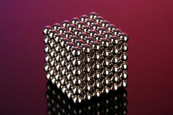 Neocube (spielzeug) auf hellem hintergrund — Stockfoto