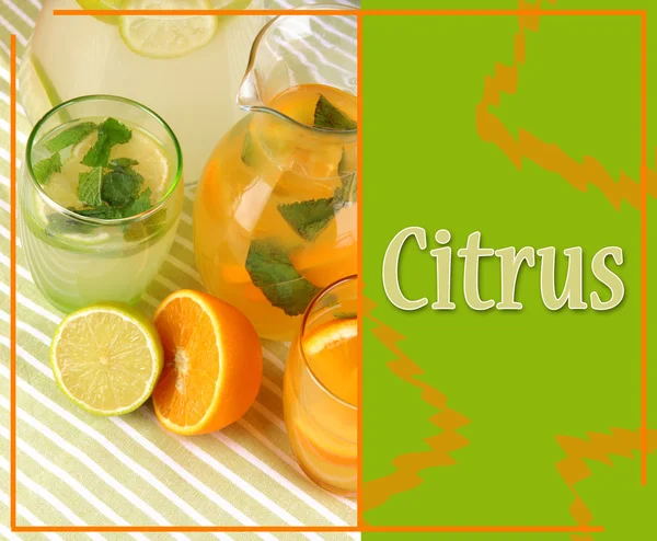Orangen-Zitronen-Limonade in Krügen und Gläsern auf dem Tisch in Großaufnahme — Stockfoto