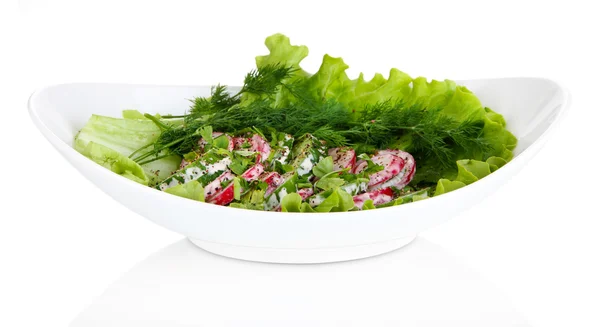 Ensalada de vitamina vegetal en plato aislado sobre blanco — Foto de Stock