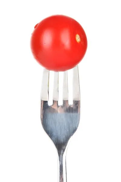 Вишневий помідор, що стирчить на виделці, ізольований на білому — стокове фото