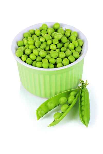 Sweet green peas in bowl isolated on white — Stock Photo, Image