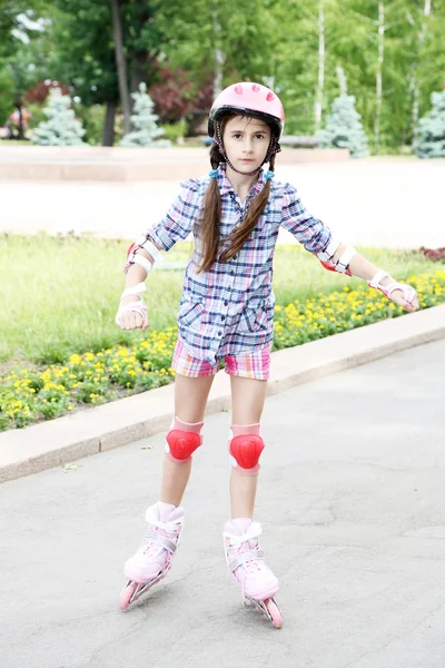 Little girl in roller skates at park — Stock Photo, Image