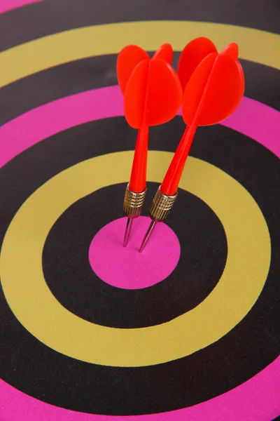 Zielscheibe mit Darts aus nächster Nähe — Stockfoto