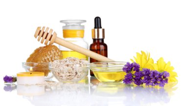 yağlar ve üzerinde beyaz izole bal kokulu bal spa