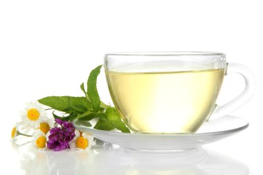 kır çiçekleri ve nane, bitkisel çay beyaz izole