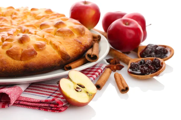 Lezzetli ev yapımı pasta, elma ve reçel, üzerinde beyaz izole — Stok fotoğraf