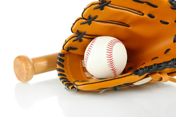 Baseballhandschuh, Schläger und Ball isoliert auf weiß — Stockfoto