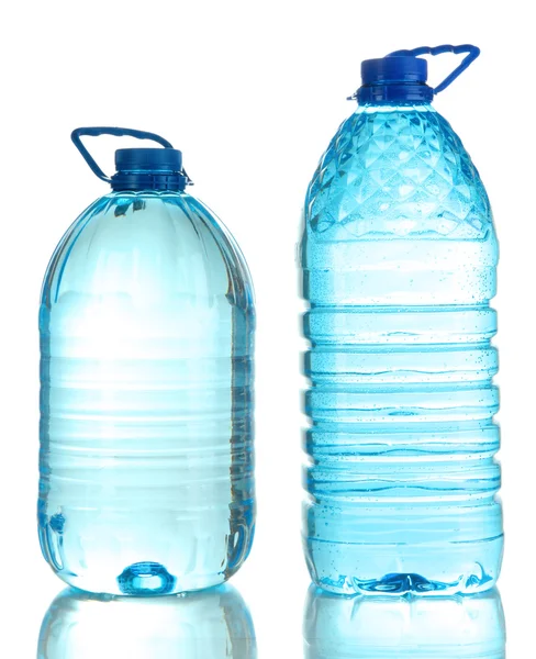 Různé lahve s vodou izolované na bílém — Stock fotografie