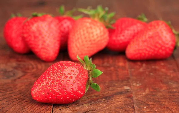 Fresh strawberry on wooden background — Stock Photo, Image