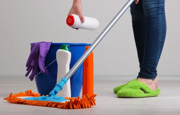 Cleaning floor in room close-up — Stock Photo, Image