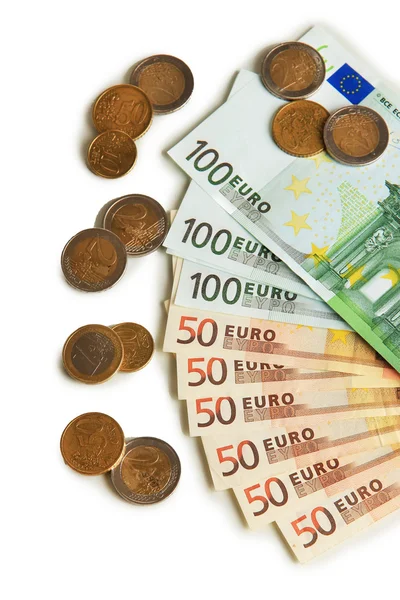 Banknoty euro i eurocentów na białym tle — Zdjęcie stockowe