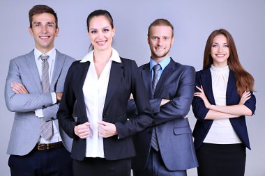 iş takım ayakta satırında gri arka plan üzerinde