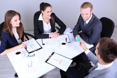Grup birlikte toplantı olan iş