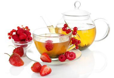 berry üzerinde beyaz izole çay