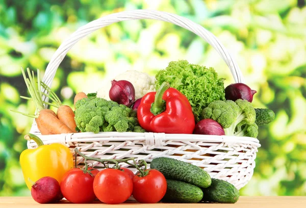 Fresh vegetables in white wicker basket on bright background — Stock Photo, Image