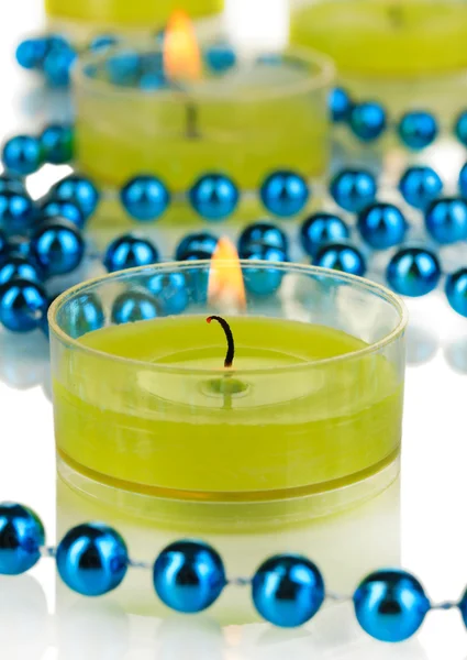 Velas iluminadas com contas de perto — Fotografia de Stock