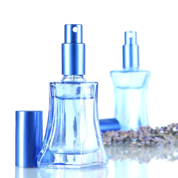 Parfüm in Flaschen und Lavendel isoliert auf weiß — Stockfoto