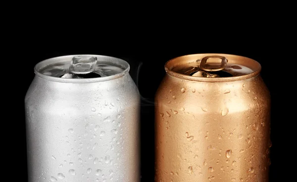 Aluminum cans with water drops isolated on black — Stok fotoğraf