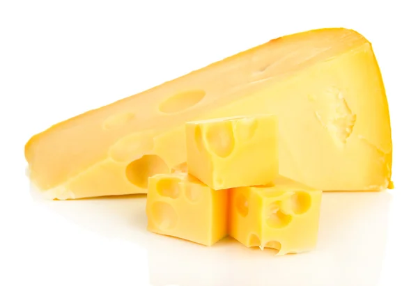 Вырезанный сыр на белом — стоковое фото