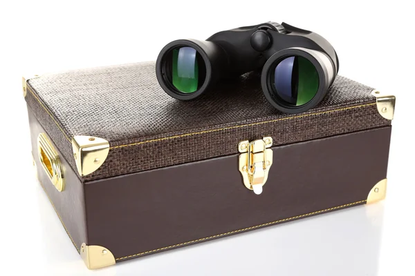 スーツケースを白で隔離される黒の現代双眼鏡 — ストック写真