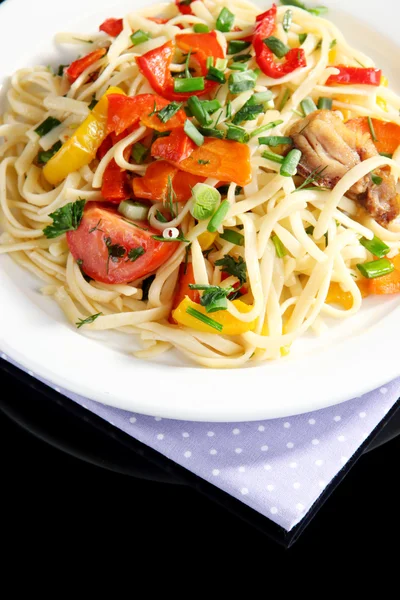 Noodles with vegetables on plate on napkin close-up — Stock Photo, Image