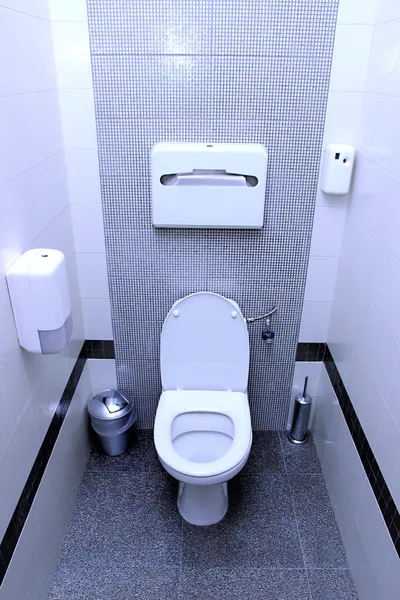 Кабина общественного туалета — стоковое фото
