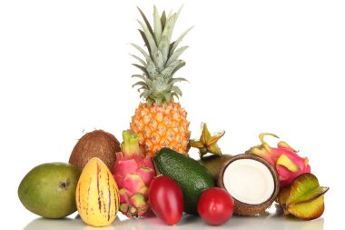 egzotik meyveler üzerinde beyaz izole bileşimi