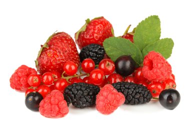 Olgun meyveler üzerinde beyaz izole