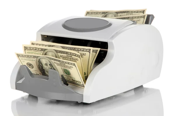 Maszyna do liczenia pieniędzy i 100 Dolar rachunki na białym tle — Zdjęcie stockowe