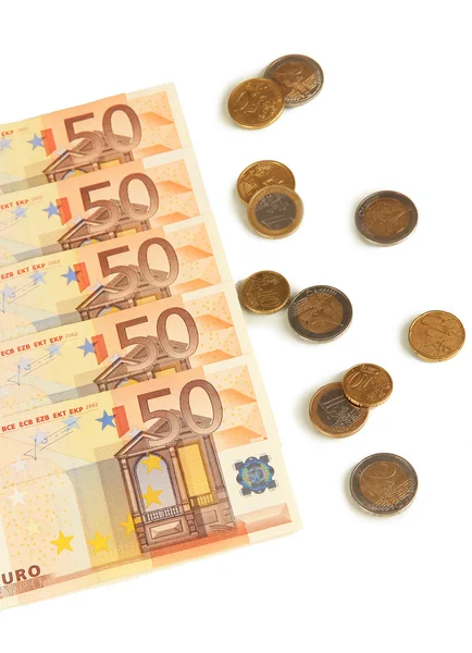 Banknoty euro i eurocentów na białym tle — Zdjęcie stockowe