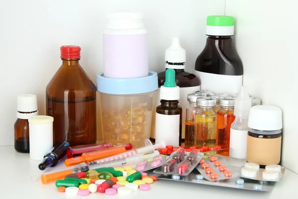 Medical bottles and pills on shelf — Stock Photo, Image