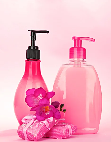 Liquid and hand-made soaps on pink background — Stock Photo, Image