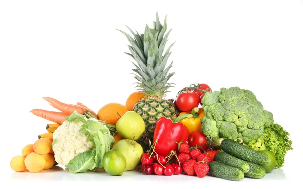 Surtido de frutas y verduras frescas, aisladas en blanco — Foto de Stock