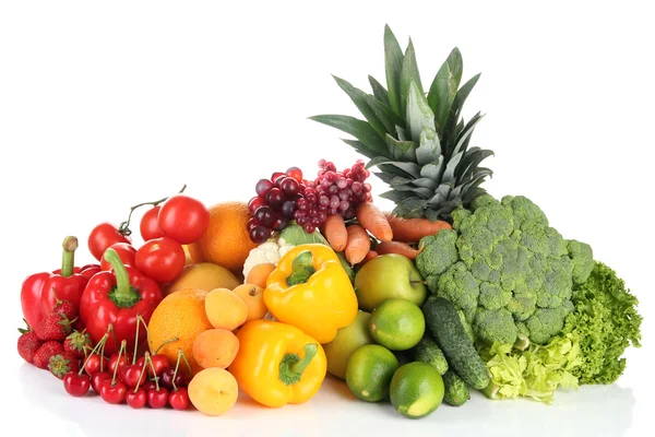 Surtido de frutas y verduras frescas, aisladas en blanco — Foto de Stock