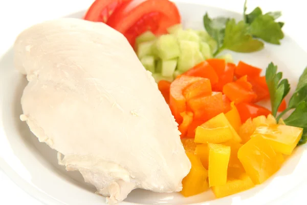 Peito de frango fervido na chapa com verduras fecham — Fotografia de Stock