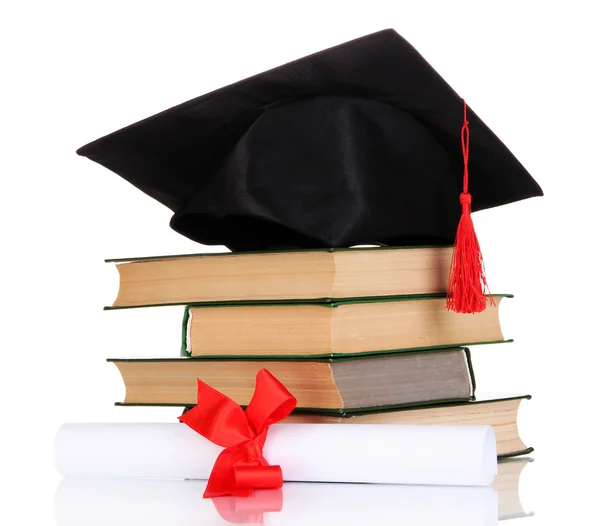 Sombrero de graduación con diploma y libros aislados en blanco —  Fotos de Stock